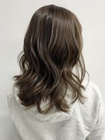 ステアケース 武蔵小杉店(stair:case)&nbsp;白髪ぼかしアッシュハイライトナチュラルカラー大人ヘア