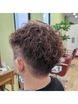 タスクヘアー(task hair) ケアパーマツイストスペインカール×刈り上げエアリーショート