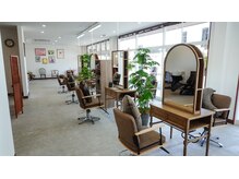 ライフイズ プレジャー 磐田中泉店(Life is… PLEASURE)の雰囲気（落ち着いた店内で特別な時間を＃磐田＃ハイトーン＃髪質改善）