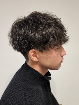 ヒュイル バイ ニアウ(Hwyl by Niau) 波巻きスパイラルパーマメンズカットパーマツイストスパイラル