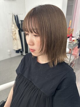 イロウ 山口どうもん店(IROW) 外ハネボブ ブリーチ ベージュ 顔周りレイヤー 髪質改善【山口