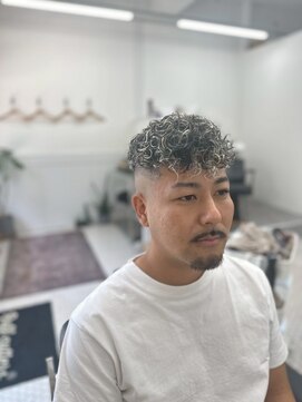 ラフカッターズZ 町田店 スペインカール【町田/理容室/床屋/顔剃り/シェービング】