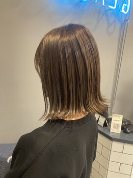 カルゥグラッシー(KALOU glassi) ミディアム×グレージュカラー【中村隆寛】