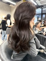 シティ(CITY)&nbsp;レイヤーカット 顔まわりカット 韓国ヘア かきあげ前髪 色気ヘア