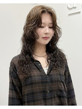 アルテペロ(arte pelo) 柔らかく揺れるレイヤーパーマ