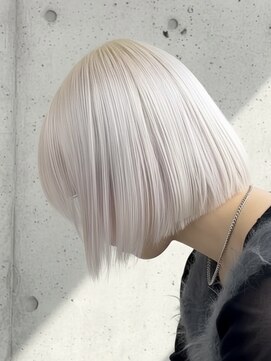 プネル 渋谷(PUNEL) 原宿　ホワイトシルバー　切りっぱなしボブ　ケアブリーチ