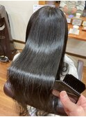 鏡のような艶髪ロング／メテオ縮毛矯正　漆黒シルキーストレート