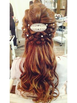 ヘアメイクサロンシャルメ(Hair Make Salon CHARMER) ふんわりハーフアップ