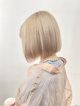 ブロッサム ひばりヶ丘(Blossom) ブリーチオン/アッシュカラー/ツヤ感/前下がりショート