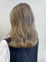 アイティー バイ アルバム 浦和店(IT by ALBUM)&nbsp;オリーブベージュウェーブ_外ハネボブセクションカラー_ba398871