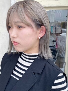 シーン(SINN.) ハイトーン切りっぱなしボブ