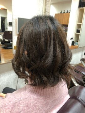 ブルブンガ(Berbunga) エアリーミディ×ひし形シルエット外ハネボブ