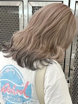 ウィコ 新宿(WICO) milk tea beige×black design [新宿駅/モード/ダブルカラー]