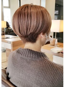 フロア(FLOOR) #ピンクベージュ#ハンサムショート#まるみ