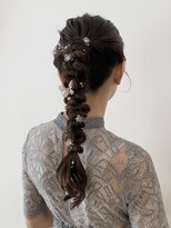 アヴェイル ヒロオ(a'vail Hiroo)&nbsp;ゆるふわポニーテール × 編みおろしヘアセット