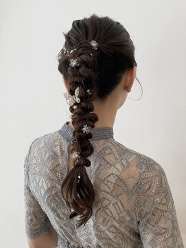 アヴェイル ヒロオ(a'vail Hiroo) ゆるふわポニーテール × 編みおろしヘアセット