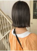 肩上の切りっぱなしボブ　オリーブブラウン