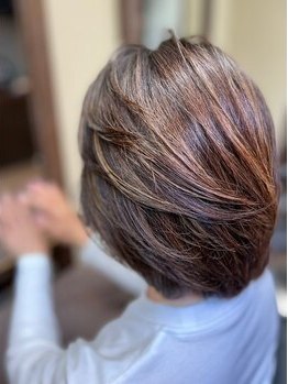 髪のダメージを最小限に抑え、艶感UPのカラーをご提案！白髪染めでも明るく染められるのが嬉しい♪