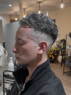 フロウ(Flow) ホワイトカーリーパーマ/パイルツイスト