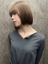 ニルバ(niLva) ブリーチなしカラー透明感ミルクティーベージュ×ミニボブ
