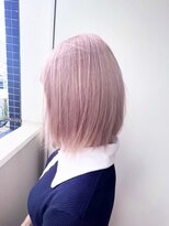 ユウル 横浜(juhl.)&nbsp;ホワイトピンクヘアーブリーチダブルカラー切りっぱなしボブ横浜