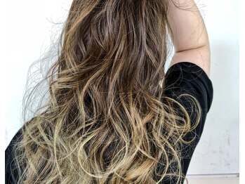 HAIR & BEAUTY QUATRO 小山店