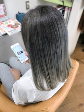 トゥエンティーフォー 泉大津店(24) 透ける髪色グレージュグラデーション