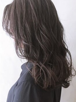 デフィ(DEFI)の写真/大人女性の上質サロン♪一歩先行くグレイカラーを"DEFI"で体験。艶のある若々しい髪へ…☆