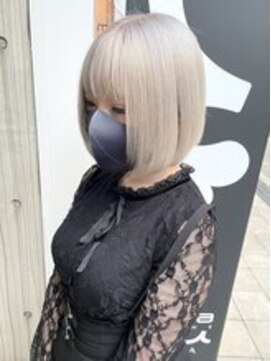 ディア(.eer) ホワイトミルクティーアッシュ×前下がりボブ☆小顔カット