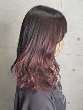 ピンクパープルグラデ×ゆる巻きミディアムヘア