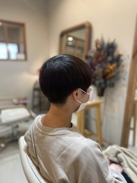 アカリ(acari) 刈り上げショート