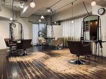 ティティアンバイイザ(titian by IZA)の雰囲気（落ち着いたアンティーク調の店内です）