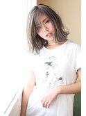 シルバーブロンドボブ