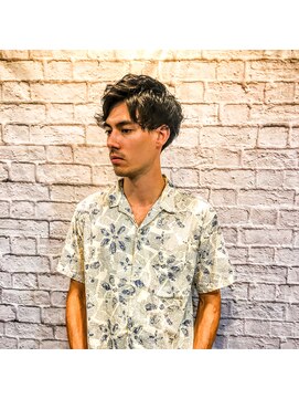 グレイスフル バーバープラチナム 六本木店(Graceful Barber platinum) 爽やかツーブロック【ナチュラルセンターパート】