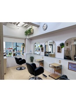 【川崎駅徒歩5分、京急川崎駅徒歩8分】白を基調とした店内と女性スタッフのアットホームな雰囲気が魅力♪