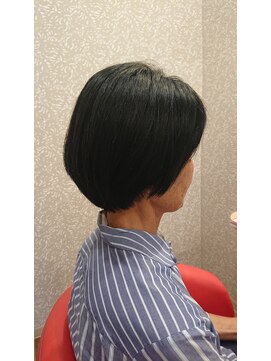 アネモナ(anemona) 前上がりグラデーションボブ