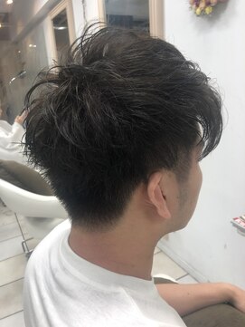 リア ウルル(Ria ulu.ru) メンズカット/刈り上げ/ツーブロック/ソフモヒ/原宿/神宮前