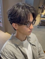 ボンドストーリールミエール(Bond Story lumiere)&nbsp;フェザーパーマセンターパートツーブロックフェードカットメンズ