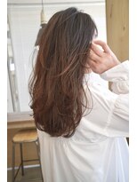 ムート(Mut)&nbsp;ピンクブラウン レイヤースタイル お顔周り小顔カット 透明感