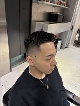 フランクスバーバーザスタンド(Frank’s barber the stand) メンズビジネスアップバングフェードショートバーバーF