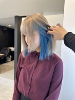 アニュー(A'nyu)&nbsp;水色ホワイトグレージュケアブリーチルーツカラーエンドカラー