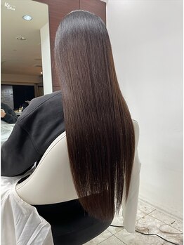 ヘアーメイクアップ ケイズギャラリー(Hair makeup K's Gallery)の写真/【大人気☆】内部から補修する本格トリートメントで、風になびくサラツヤ髪へ。理想の指通りを叶えます。