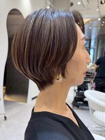 表参道白髪ぼかしウルフショートカットベージュアッシュ30代40代