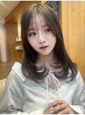 前髪顔まわり小顔似合わせミディアムレイヤーグレージュカラー