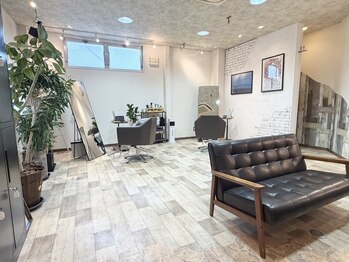 eLL hair&life【エル ヘアアンドライフ】の写真/【都城/個室あり】DIYのこだわり空間で過ごす贅沢な時間◇周りを気にせず寛げるプライベートサロン