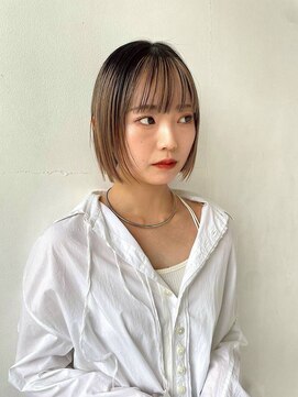 シーン バイ ラッド(SCENE by RAD) レイヤーショートボブで魅せる大人可愛い小顔盛り顔まわりカット