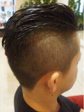 マキ ビューティサロン(MAKI Beauty Salon) ビジネスマンにも人気☆爽やかツーブロックショート