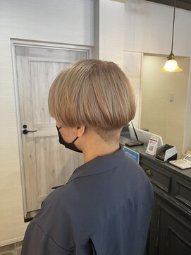 アンバーロイス 綱島(umber royce) マッシュショート×ブロンドベージュ