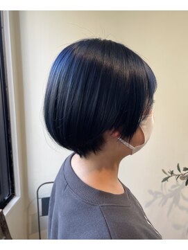 ノイ(noi) #noi_style 丸みショート×ネイビーブルー