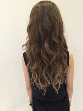 ロロ(LoLo.) エクステがおりなす外国人風グラデーションカラー☆